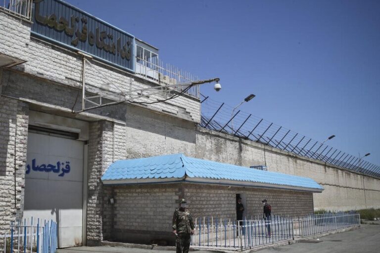 بيانيه بيش از ١٦٠ تن  از زندانيان سياسى از بند رسته در حمايت و حفاظت از جان زندانيان سياسى ايران